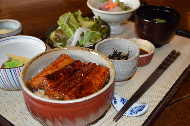 鰻御膳 (2) (640x426).jpg